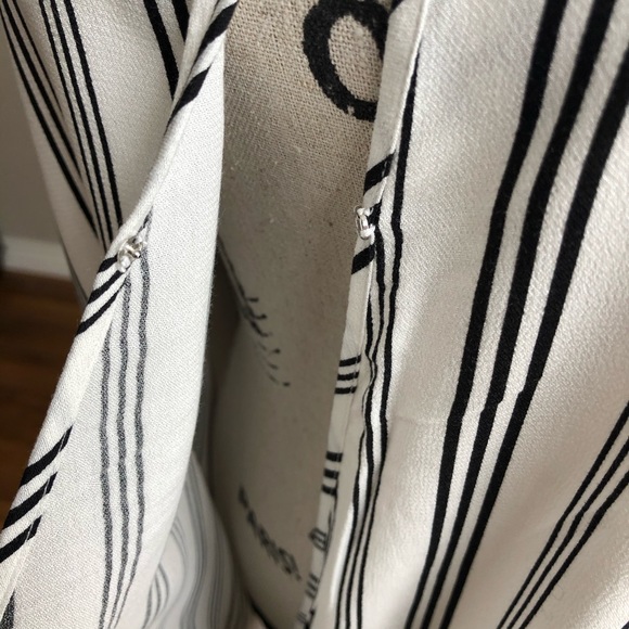 NWT Torrid White & Black Striped Surplice Top sz1 - Picture 6 of 8
